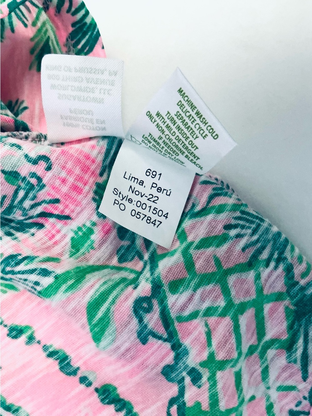 LILLY PULITZER, Etta V- Neck “Wish You Were Here” Short Sleeve Tee Shirt, Size M - Picture 11 of 11